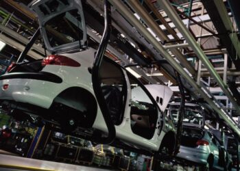 Veolia и Faurecia ще разработват нисковъглеродни автомобилни материали