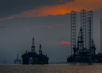 Exxon Mobile предпочита технологии за улавяне на въглерод пред зарядни станции