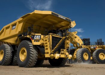 Caterpillar показа първия електрически минен камион