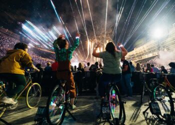 Екологичното турне на Coldplay е спестило 50% CO2