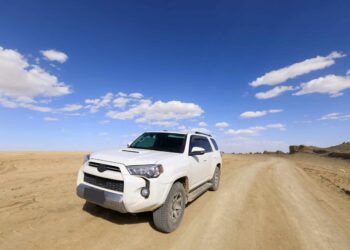 Как Toyota ще догони водещите производители на електрически коли?