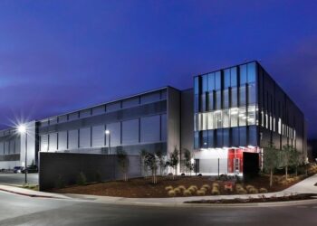 Equinix се присъединява към Пакт за въглеродна неутралност