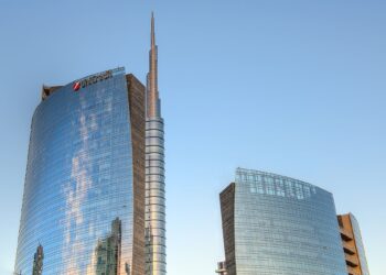 UniCredit спира финансирането на нови петролни проекти
