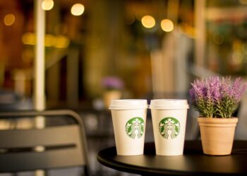Starbucks сертифицира над 3500 свои обекта като “Зелени магазини”