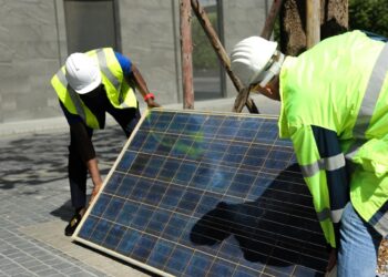 First Solar откри робски труд във фабриките си в Малайзия по време на одит и го прекрати