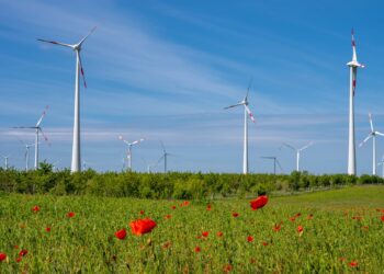 CO2 емисии в света растат през 2022, въпреки рекорд на нови ВЕИ