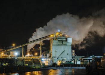 Тежката промишленост се обръща към улавянето на въглерод