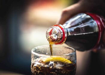 Coca-Cola пуска бутилки, направени изцяло от рециклирана пластмаса