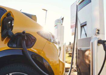Франция реинвестира в инфраструктура за зареждане на EV, за да изпълни целите на ЕС