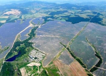 834 000 китайски панела ще захранват най-големия соларен парк в България