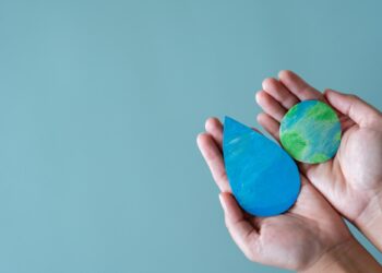 вода