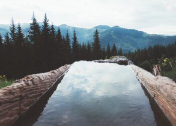 вода