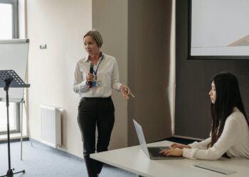 Силните фрази, които емоционално интелигентните хора използват