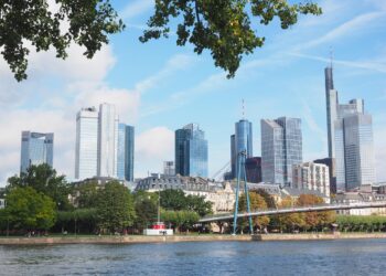 Deutsche Bank запазва целите си за нетни нулеви емисии