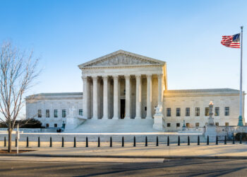 САЩ
