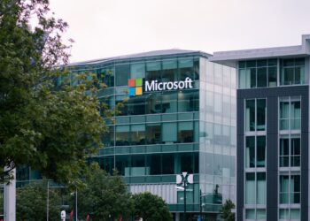 Microsoft не прекратява програмата си за отстраняване на въглерод