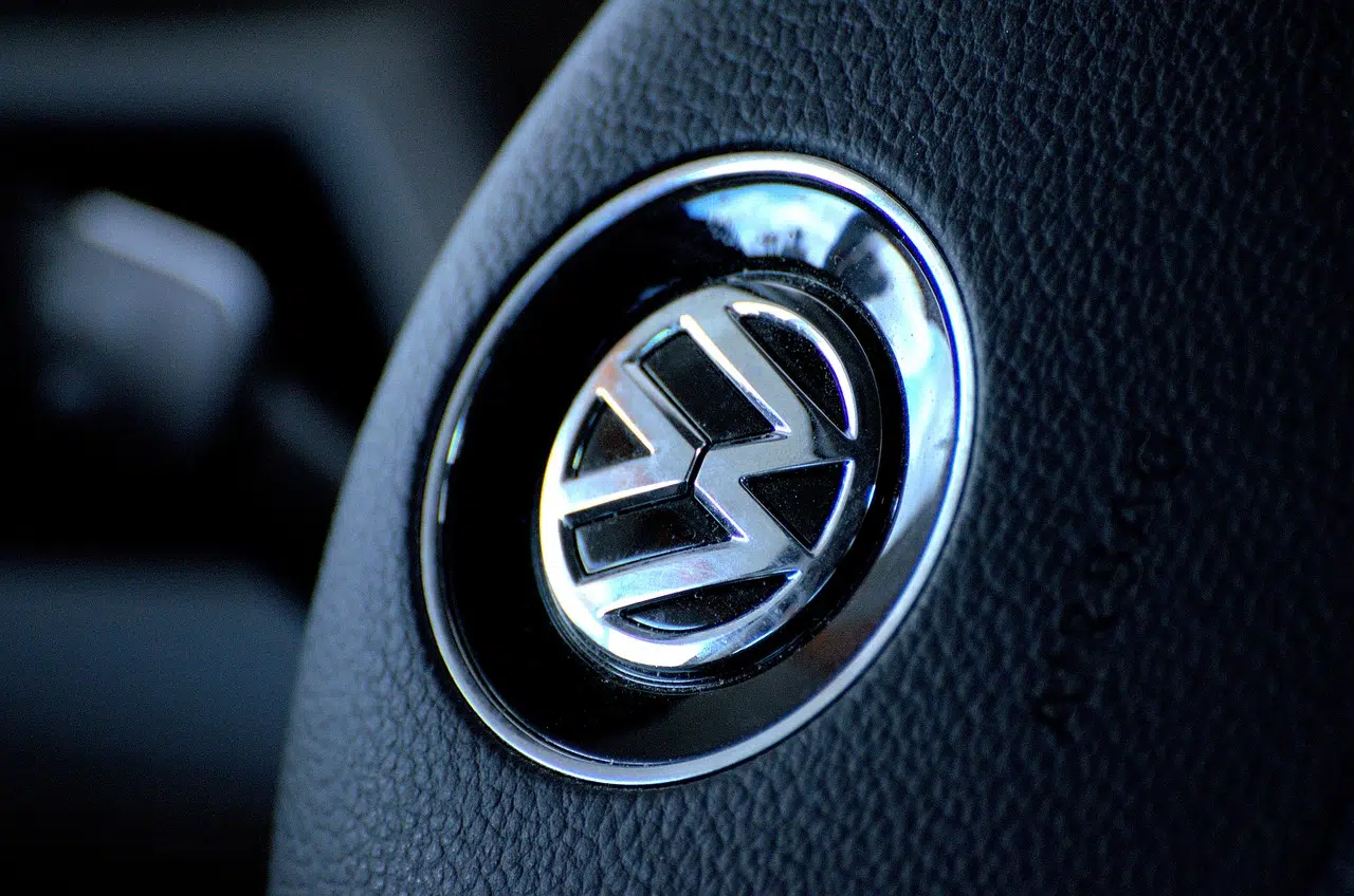 Volkswagen обмисля съкращения на 100 000 работни места