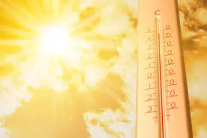 Как градовете по света се справят с екстремната жега 2 high temperature thermometer in front of a bright 2026 05 15 16 29 55 utc
