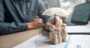Пожарите в Европа показаха слабостите на климатичното застраховане 2 protecting family with insurance policy at the off 2026 03 20 04 05 28 utc